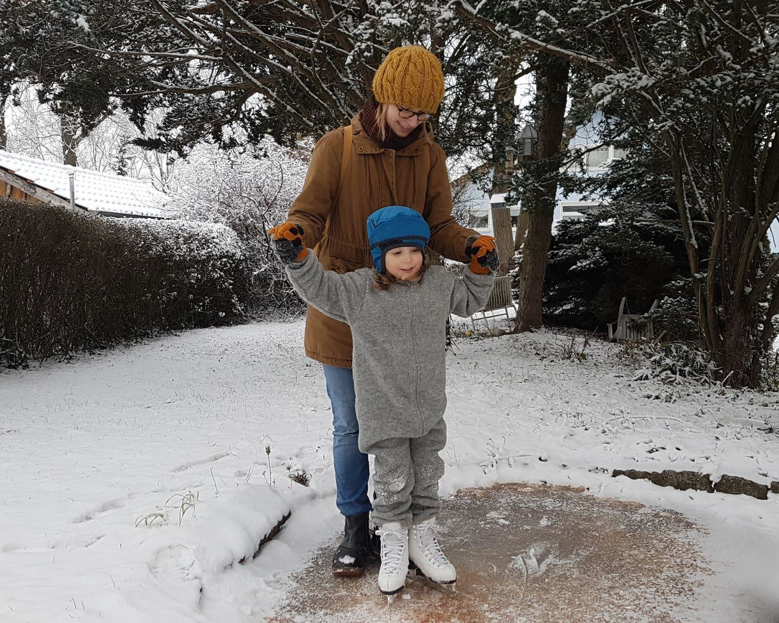 "Eislaufen" auf dem Gartenteich